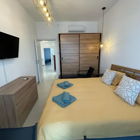 Seafront 3 Bedroom Stylish Apt With Spectacular Seaview St. Paul's Bay Exterior photo