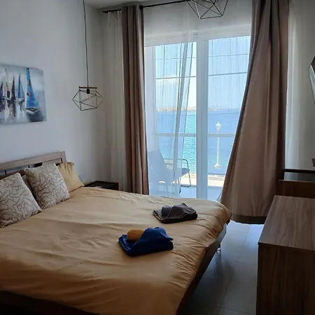 Seafront 3 Bedroom Stylish Apt With Spectacular Seaview St. Paul's Bay Exterior photo