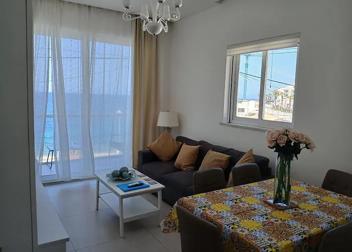 Seafront 3 Bedroom Stylish Apt With Spectacular Seaview