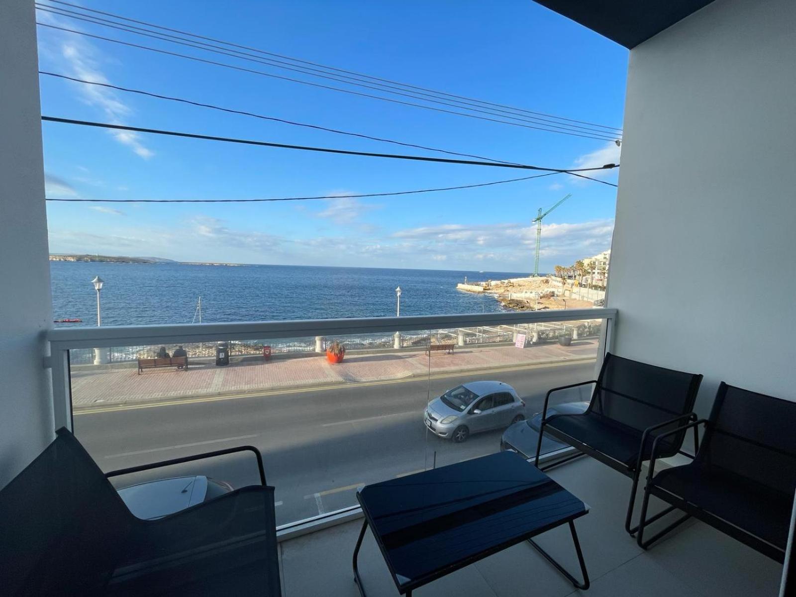 Apartment Seafront 3 Bedroom Stylish With Spectacular Seaview