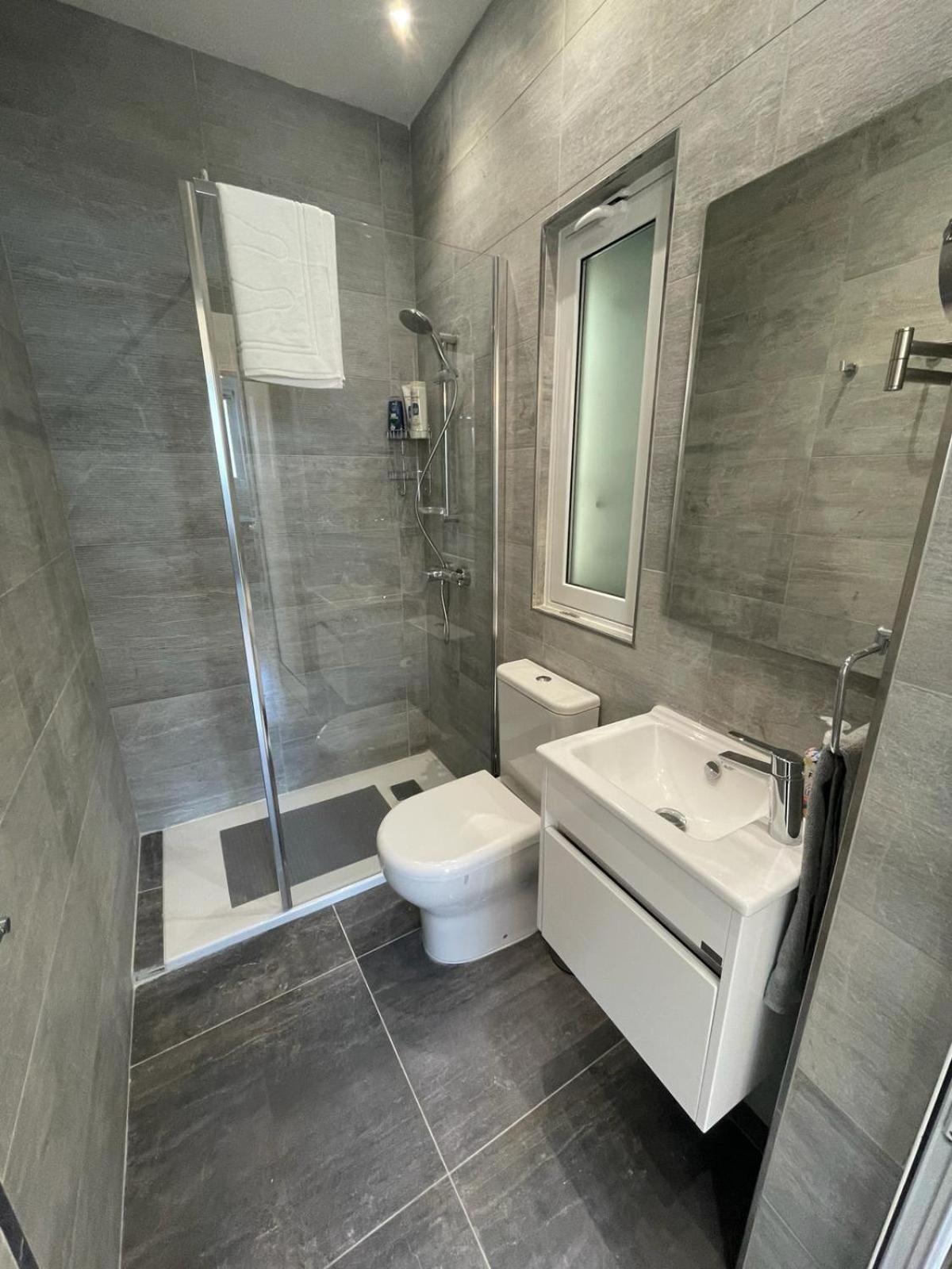 Apartment Seafront 3 Bedroom Stylish With Spectacular Seaview