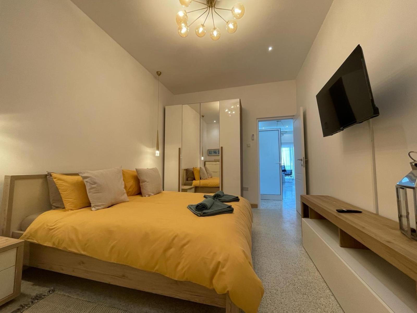 Seafront 3 Bedroom Stylish With Spectacular Seaview Apartment *