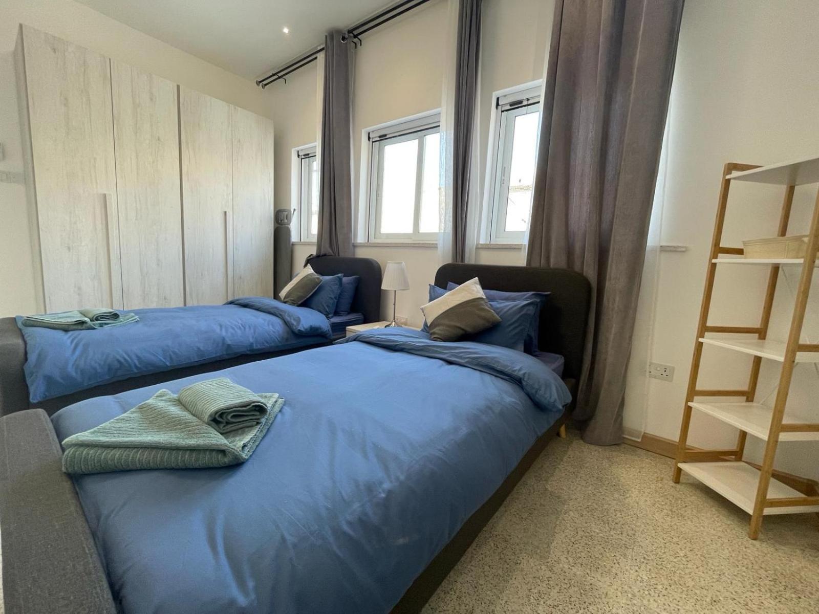 Seafront 3 Bedroom Stylish With Spectacular Seaview St. Paul's Bay