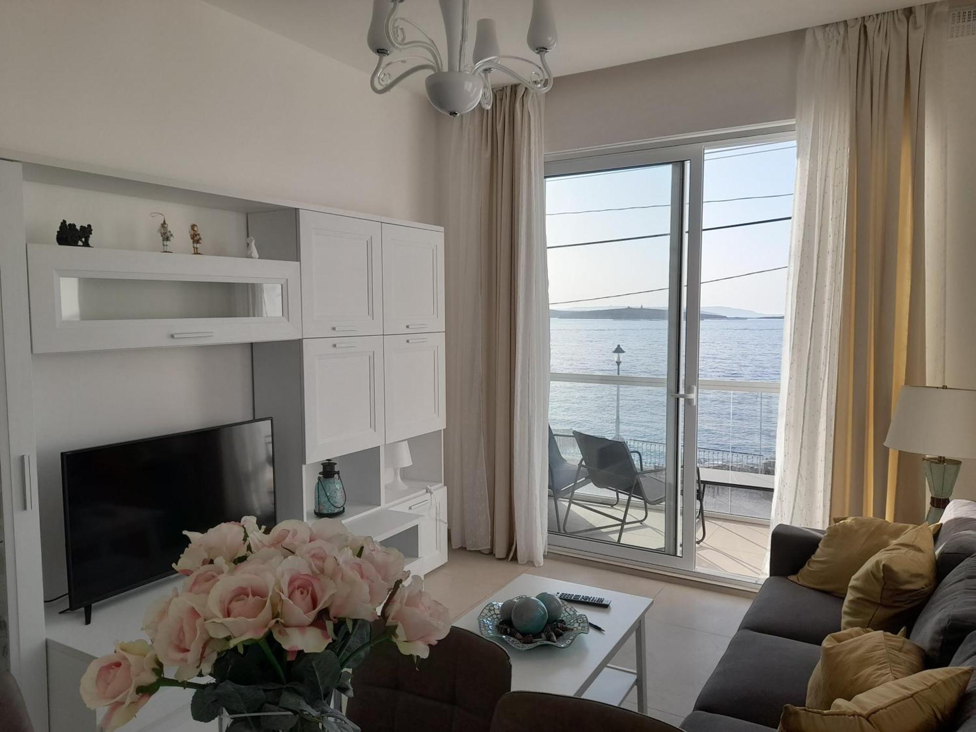Seafront 3 Bedroom Stylish With Spectacular Seaview Apartment St. Paul's Bay