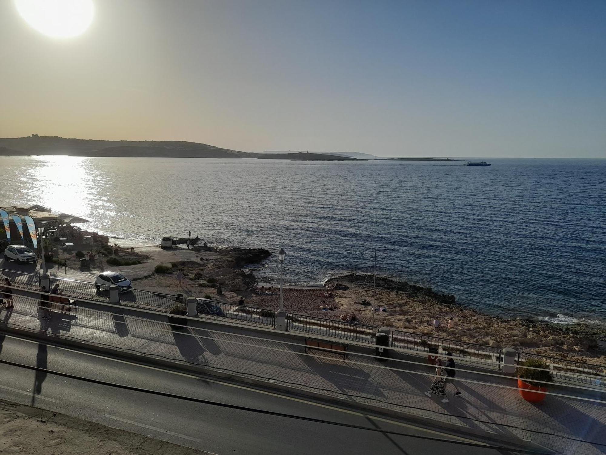 Seafront 3 Bedroom Stylish With Spectacular Seaview Apartment *