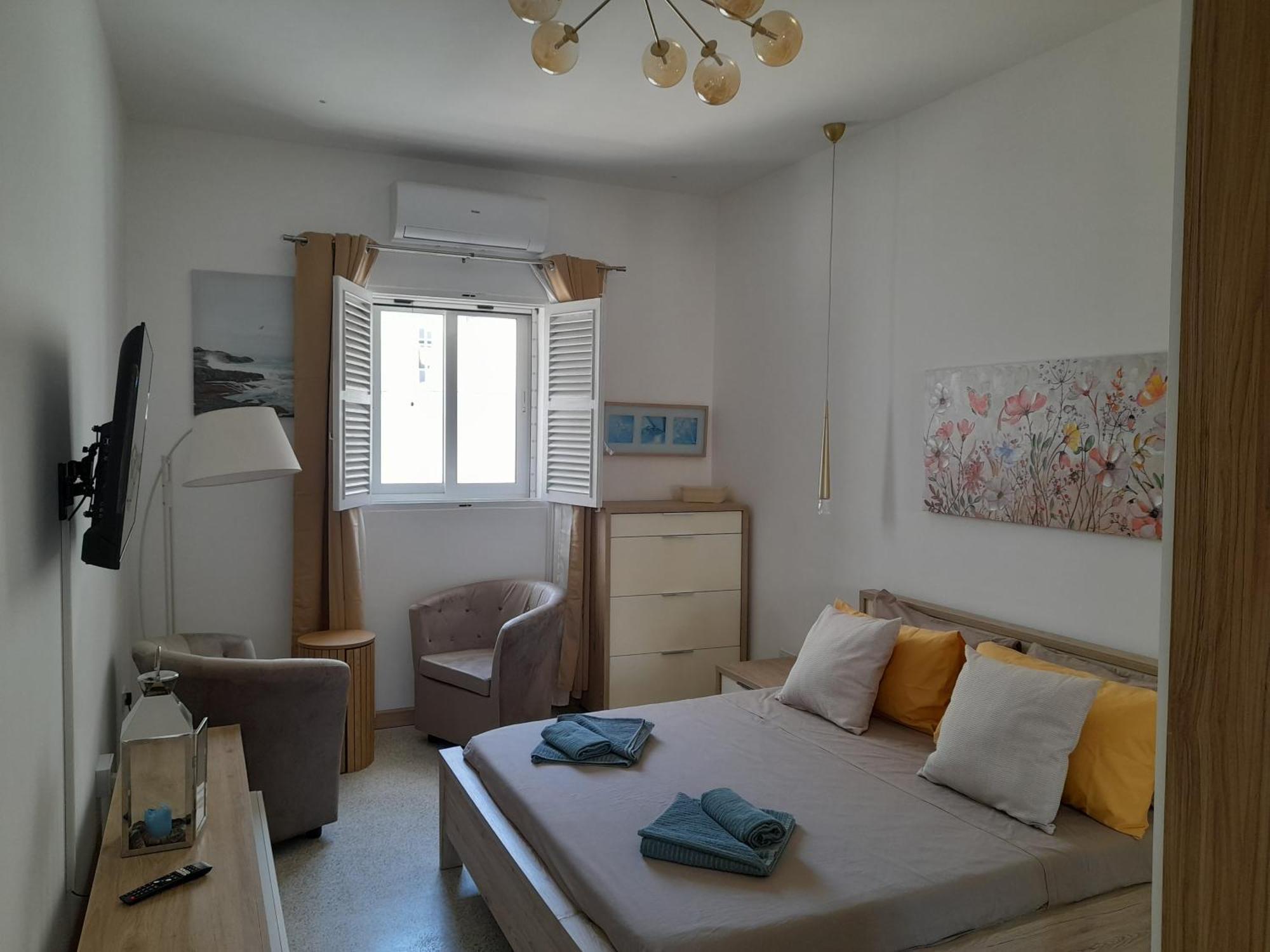 Seafront 3 Bedroom Stylish With Spectacular Seaview Apartment