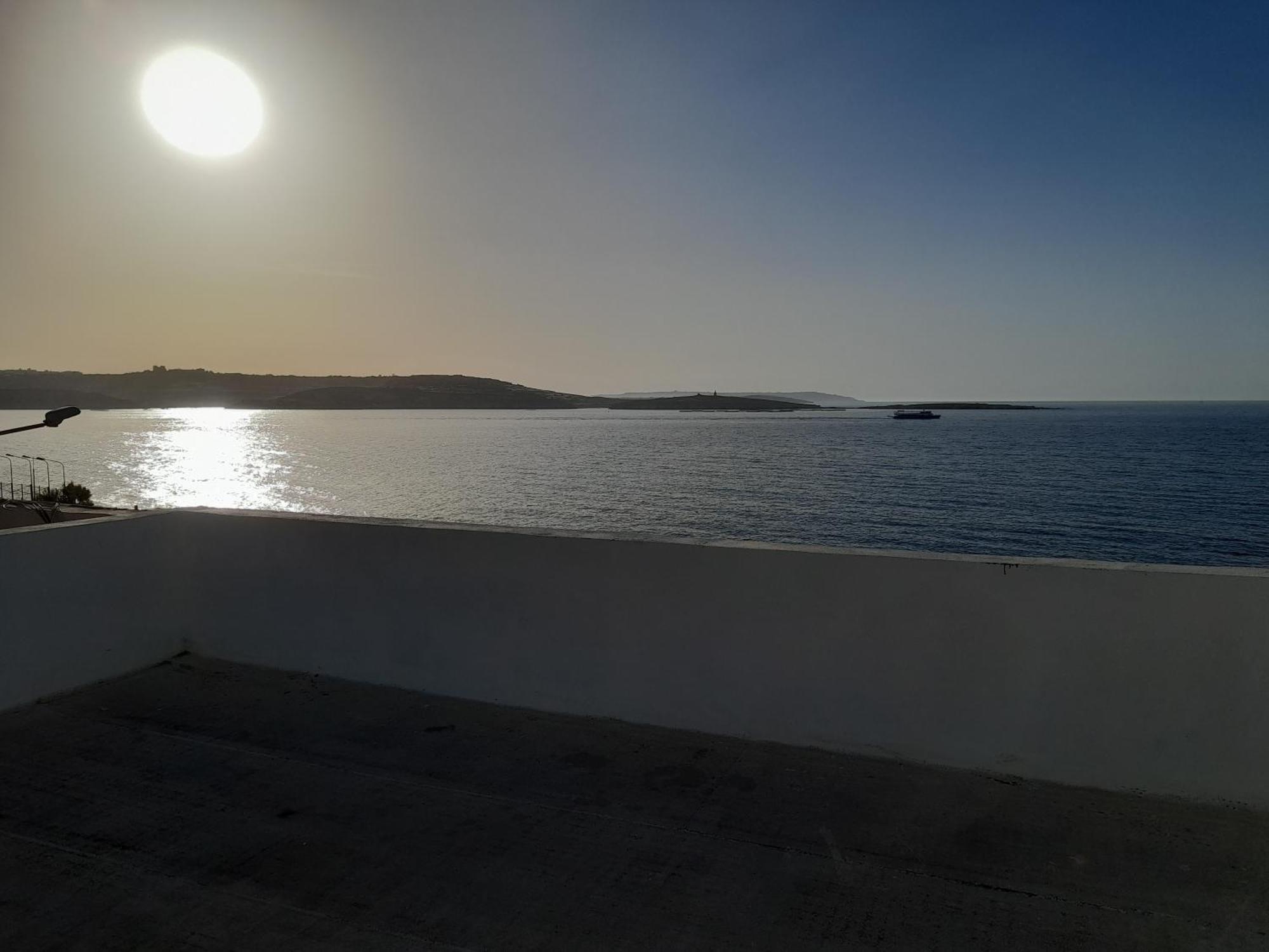 Seafront 3 Bedroom Stylish With Spectacular Seaview *