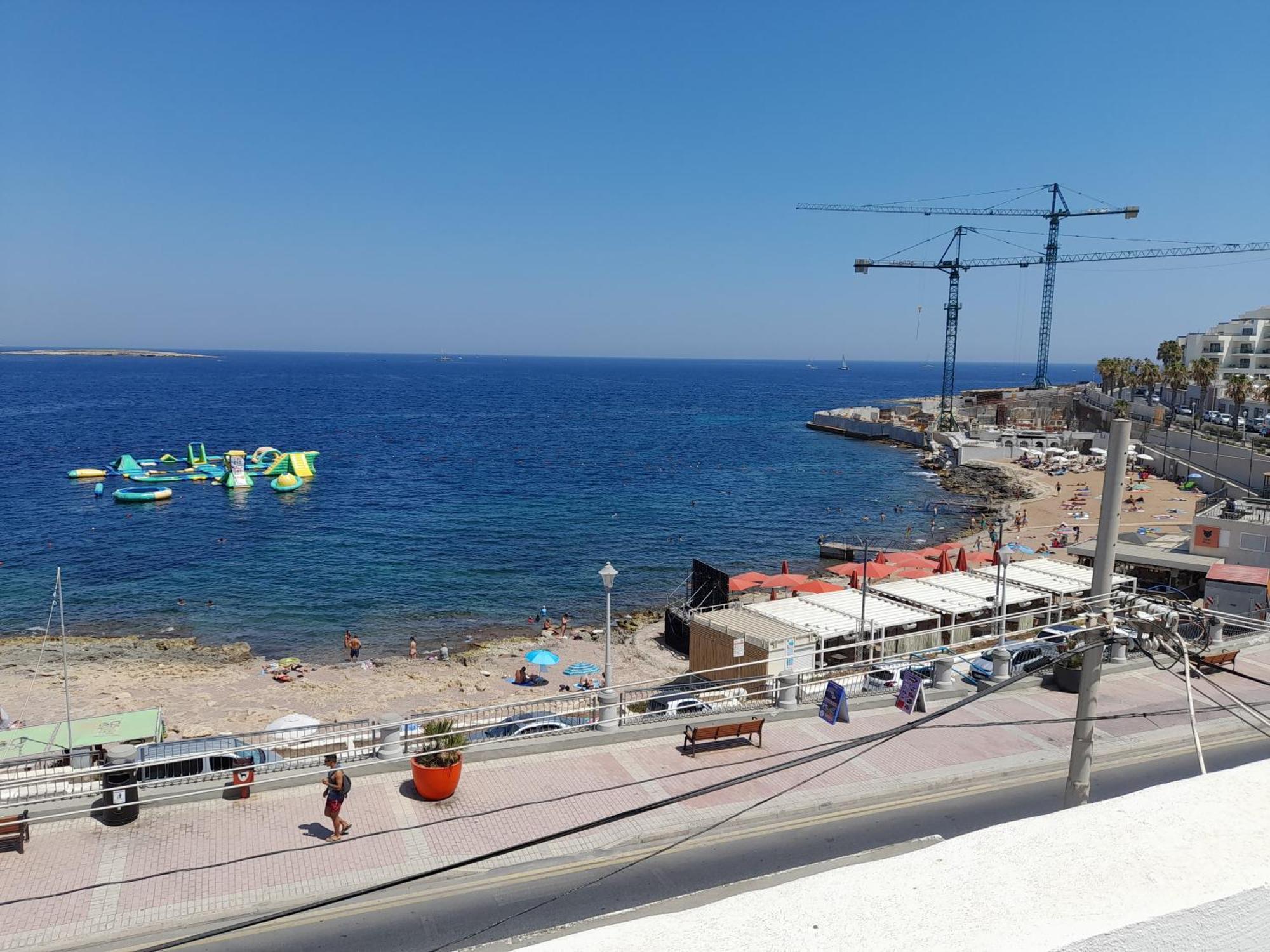 Seafront 3 Bedroom Stylish With Spectacular Seaview Apartment *