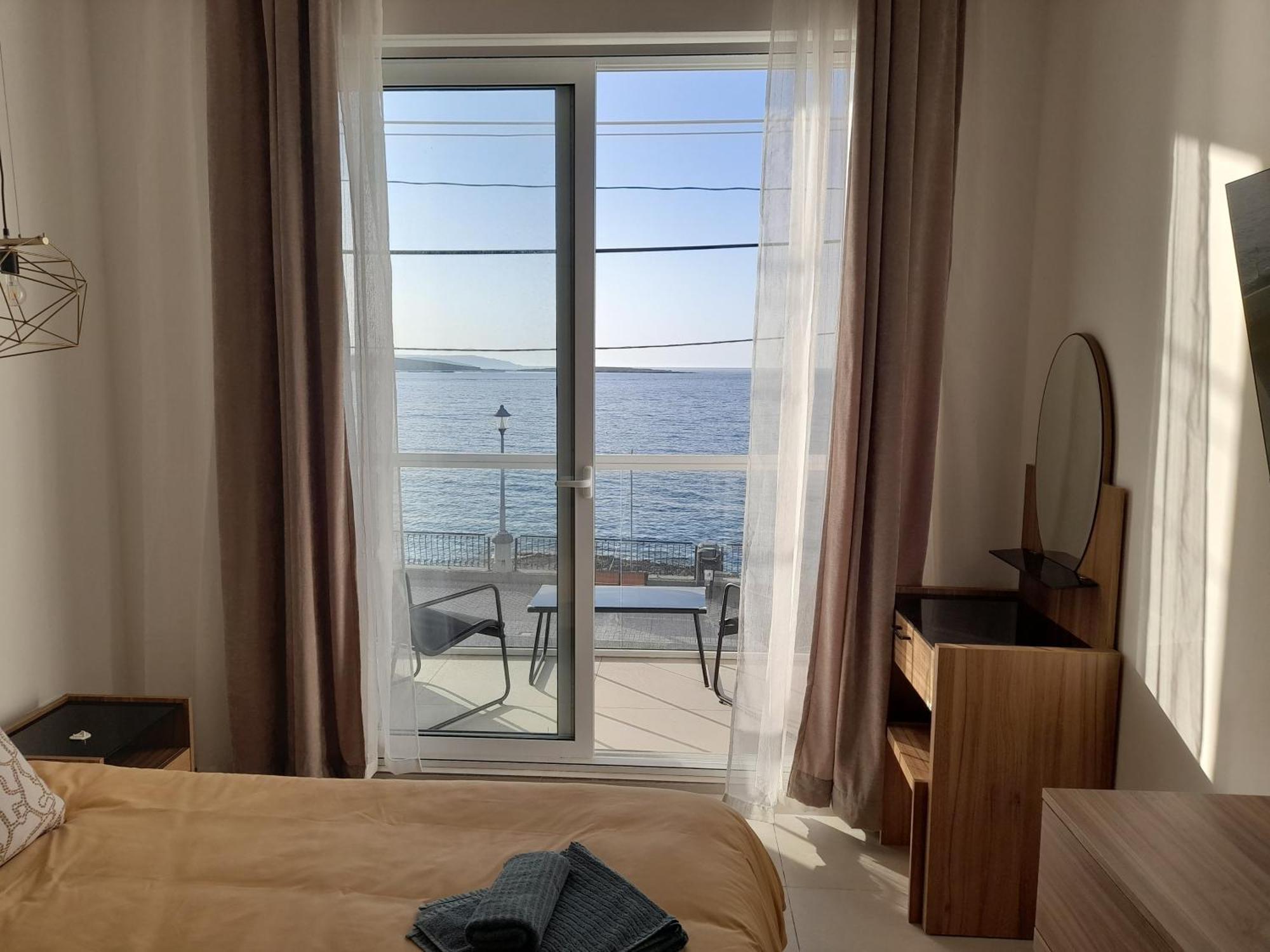 Seafront 3 Bedroom Stylish With Spectacular Seaview