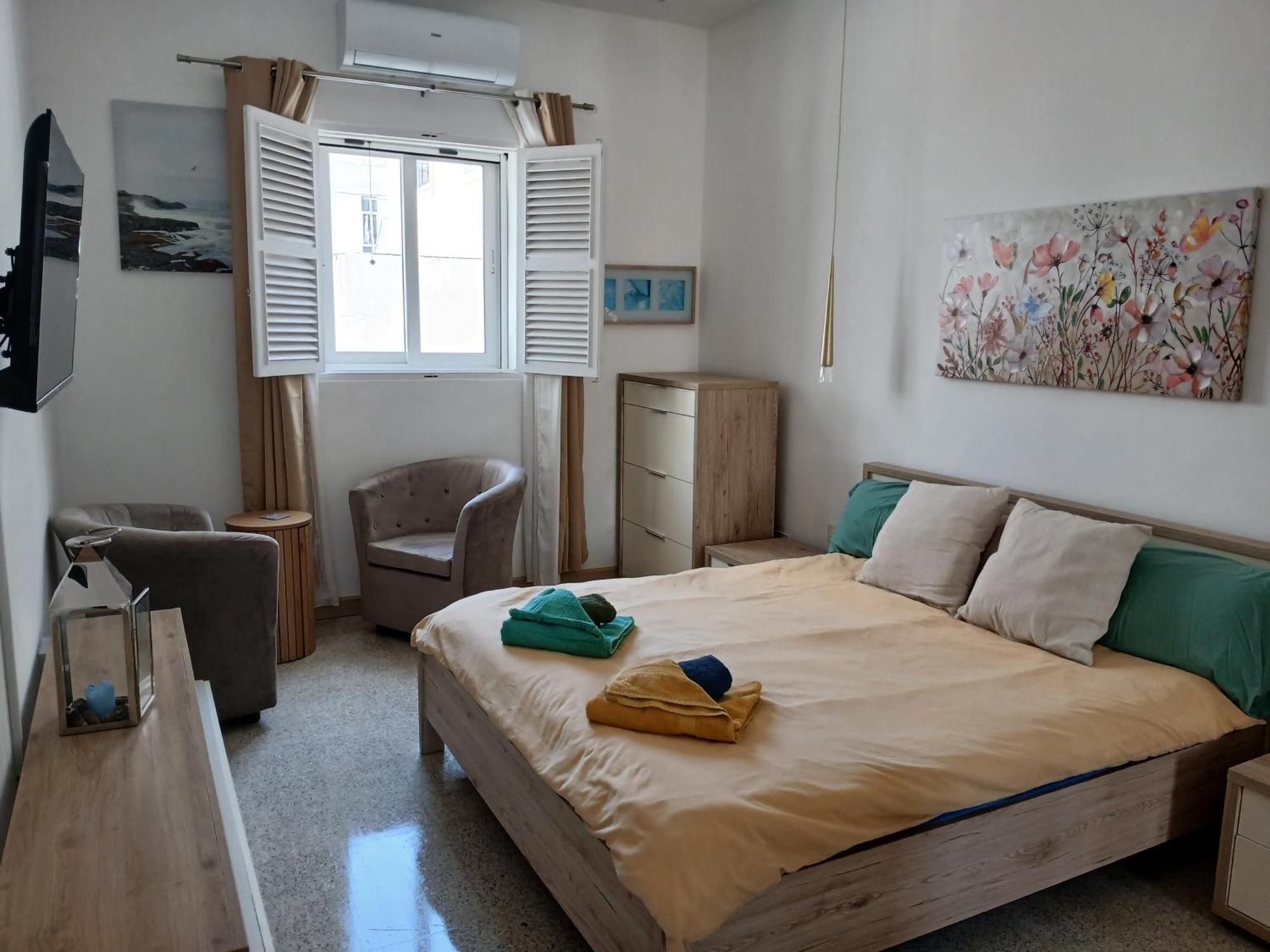 Seafront 3 Bedroom Stylish With Spectacular Seaview Apartment *